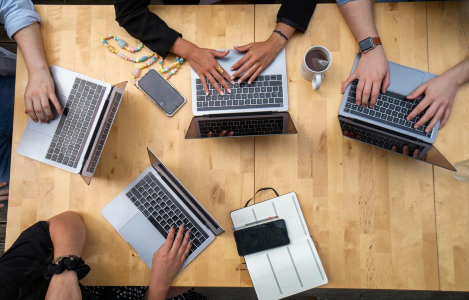 Interaktive Lernmodule und praktische Übungen